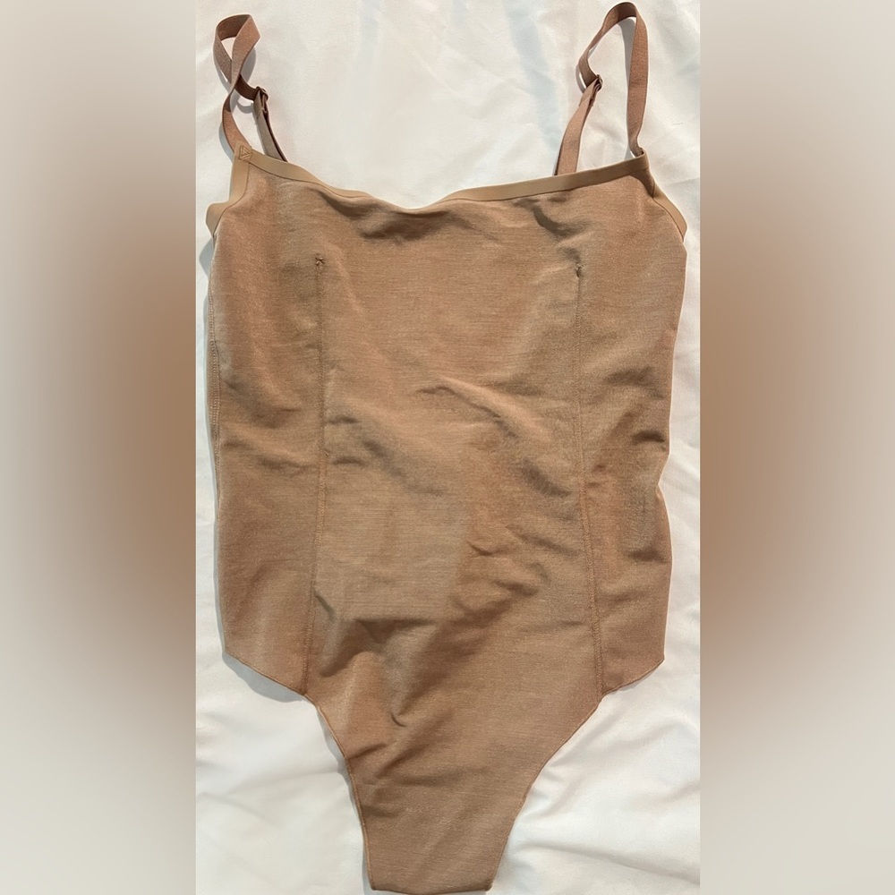NWT • SKIMS • SHEER SCULPT THONG BODYSUIT • SIENNA • MEDIUM • SHAPEWEAR